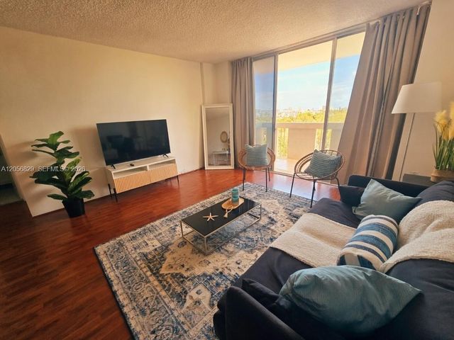800 W Ave 722 722, Miami Beach, FL 33139