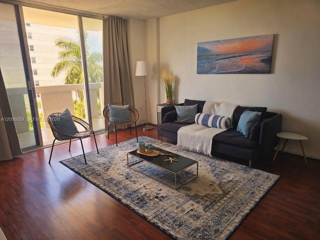 800 W Ave 722 722, Miami Beach, FL 33139