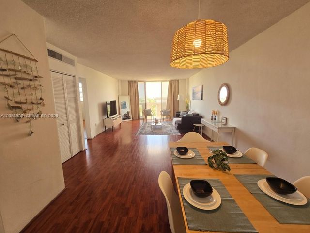 800 W Ave 722 722, Miami Beach, FL 33139