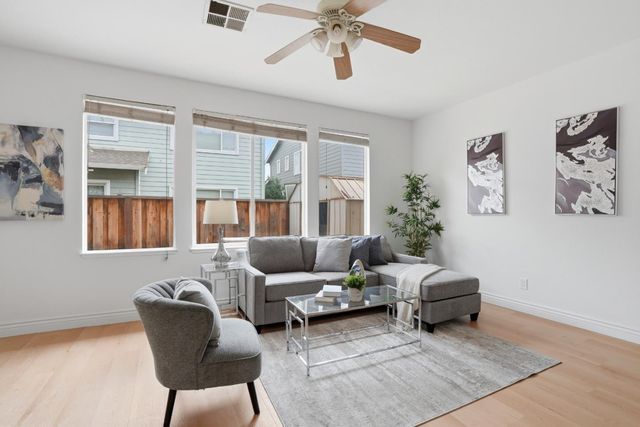 909 Baines Street, East Palo Alto, CA 94303