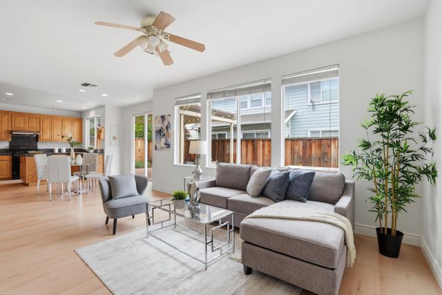 909 Baines Street, East Palo Alto, CA 94303