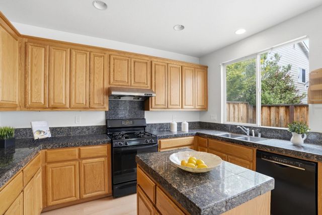 909 Baines Street, East Palo Alto, CA 94303