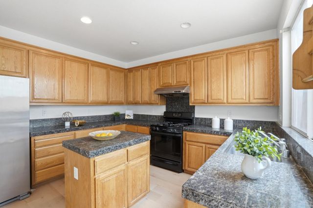 909 Baines Street, East Palo Alto, CA 94303