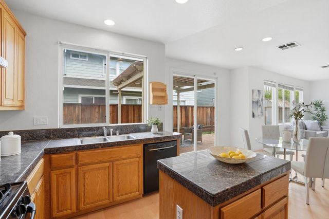 909 Baines Street, East Palo Alto, CA 94303