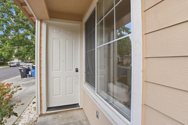 909 Baines Street, East Palo Alto, CA 94303