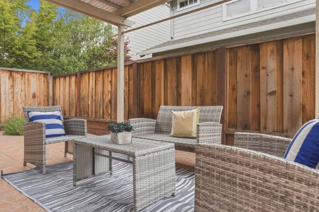 909 Baines Street, East Palo Alto, CA 94303