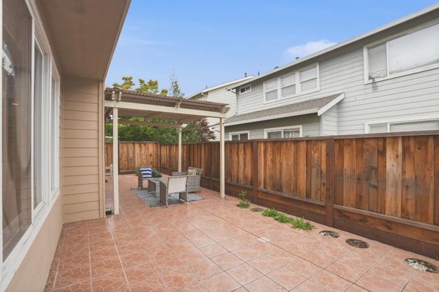 909 Baines Street, East Palo Alto, CA 94303