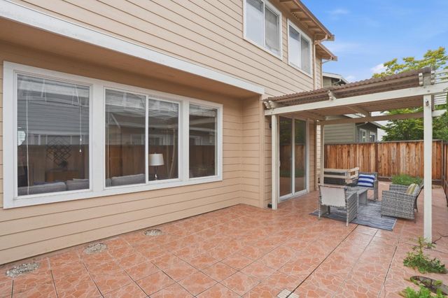 909 Baines Street, East Palo Alto, CA 94303