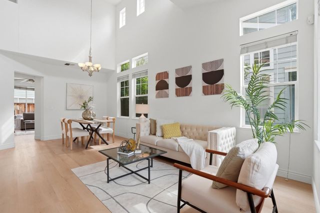 909 Baines Street, East Palo Alto, CA 94303