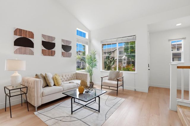 909 Baines Street, East Palo Alto, CA 94303