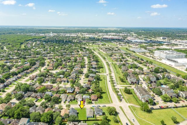 105 Cacao Street, Lake Jackson, TX 77566