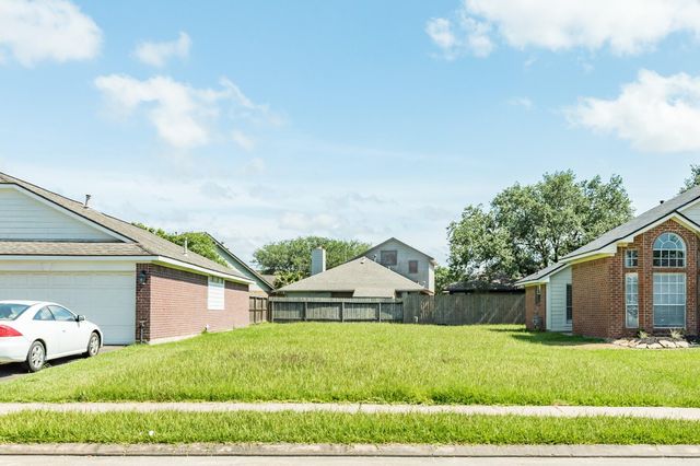 105 Cacao Street, Lake Jackson, TX 77566