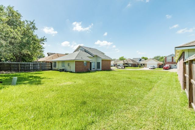 105 Cacao Street, Lake Jackson, TX 77566