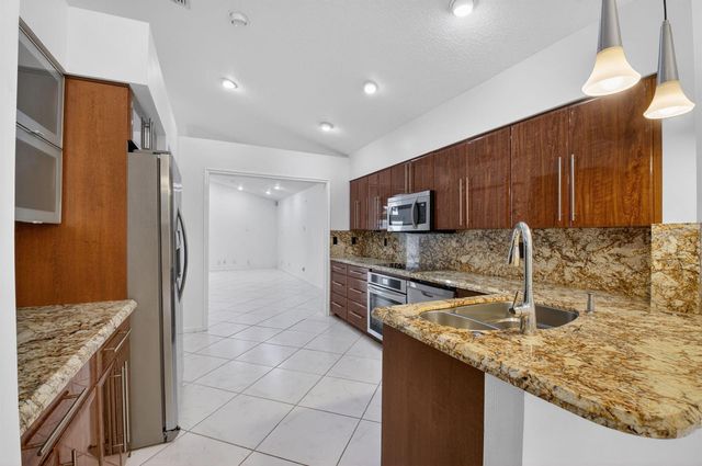 7558 Ironbridge Circle, Delray Beach, FL 33446