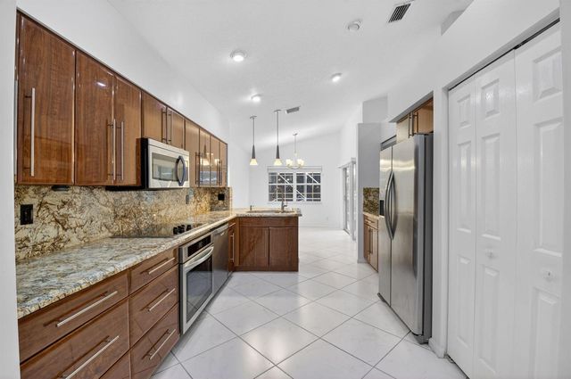 7558 Ironbridge Circle, Delray Beach, FL 33446