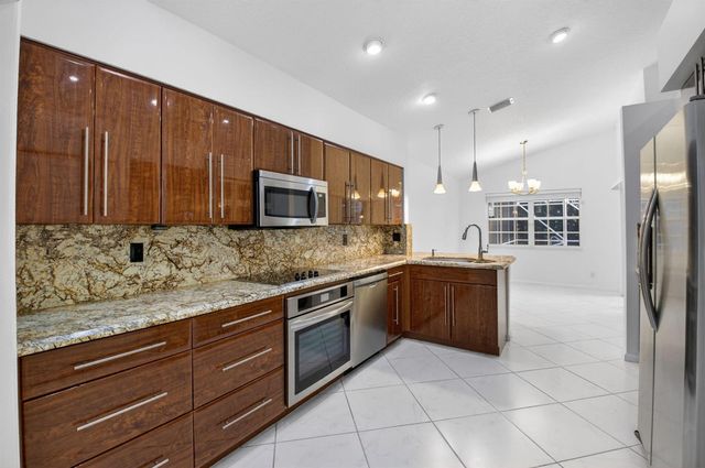 7558 Ironbridge Circle, Delray Beach, FL 33446