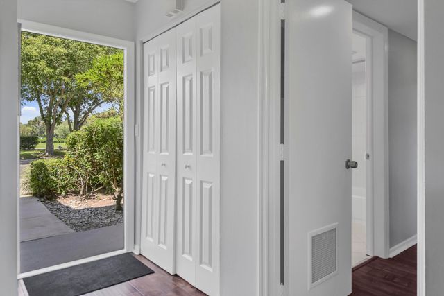 401 Greensward Lane 102-a, Delray Beach, FL 33445