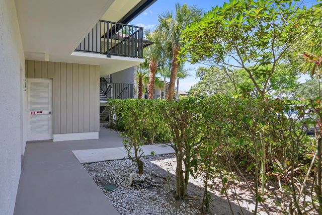 401 Greensward Lane 102-a, Delray Beach, FL 33445