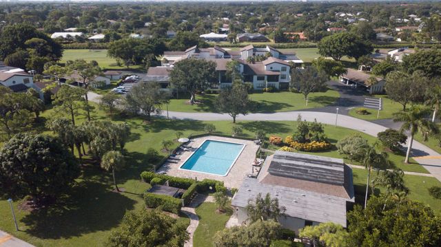 401 Greensward Lane 102-a, Delray Beach, FL 33445