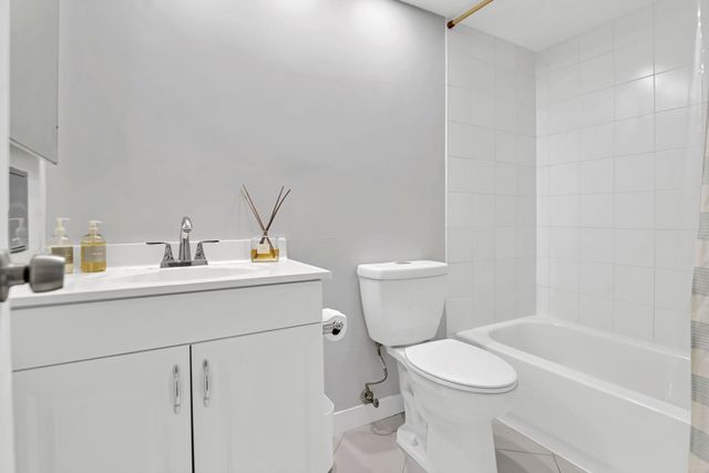401 Greensward Lane 102-a, Delray Beach, FL 33445