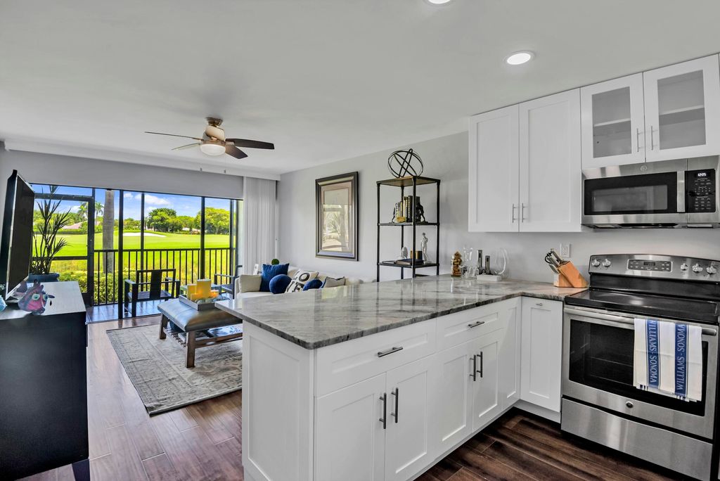 401 Greensward Lane 102-a, Delray Beach, FL 33445