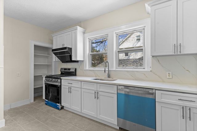 113 Elm Ave, Quincy, MA 02170