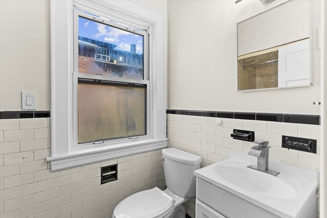 113 Elm Ave, Quincy, MA 02170