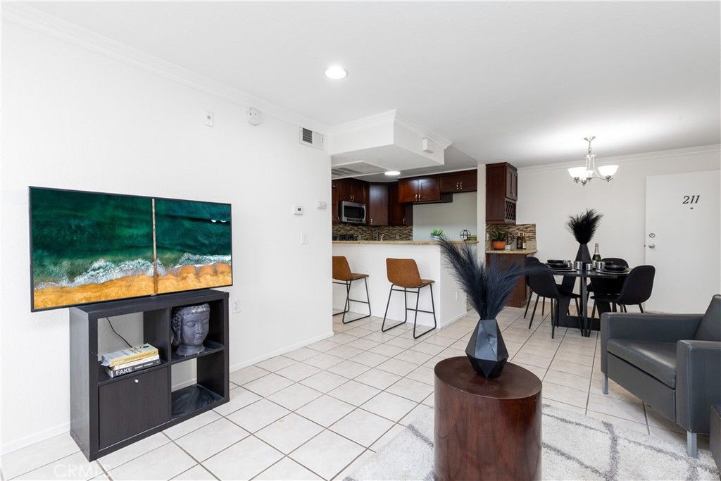 Image 2 of property listing at 15000 Downey 211, Paramount, CA 90723