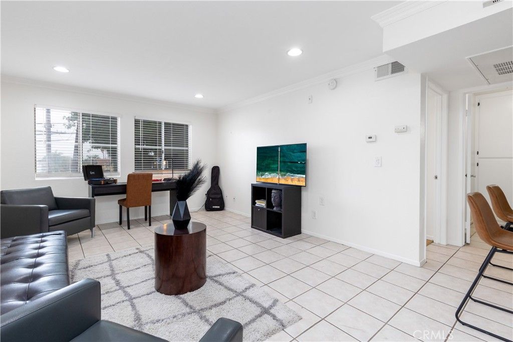 Image 3 of property listing at 15000 Downey 211, Paramount, CA 90723