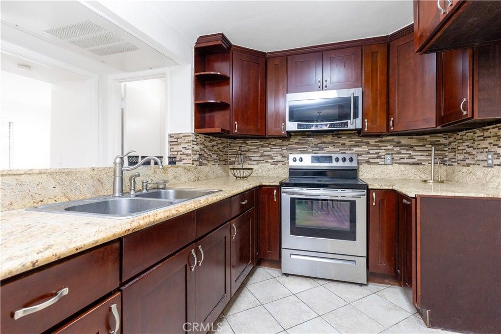 Image 4 of property listing at 15000 Downey 211, Paramount, CA 90723