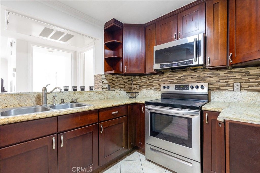 Image 5 of property listing at 15000 Downey 211, Paramount, CA 90723