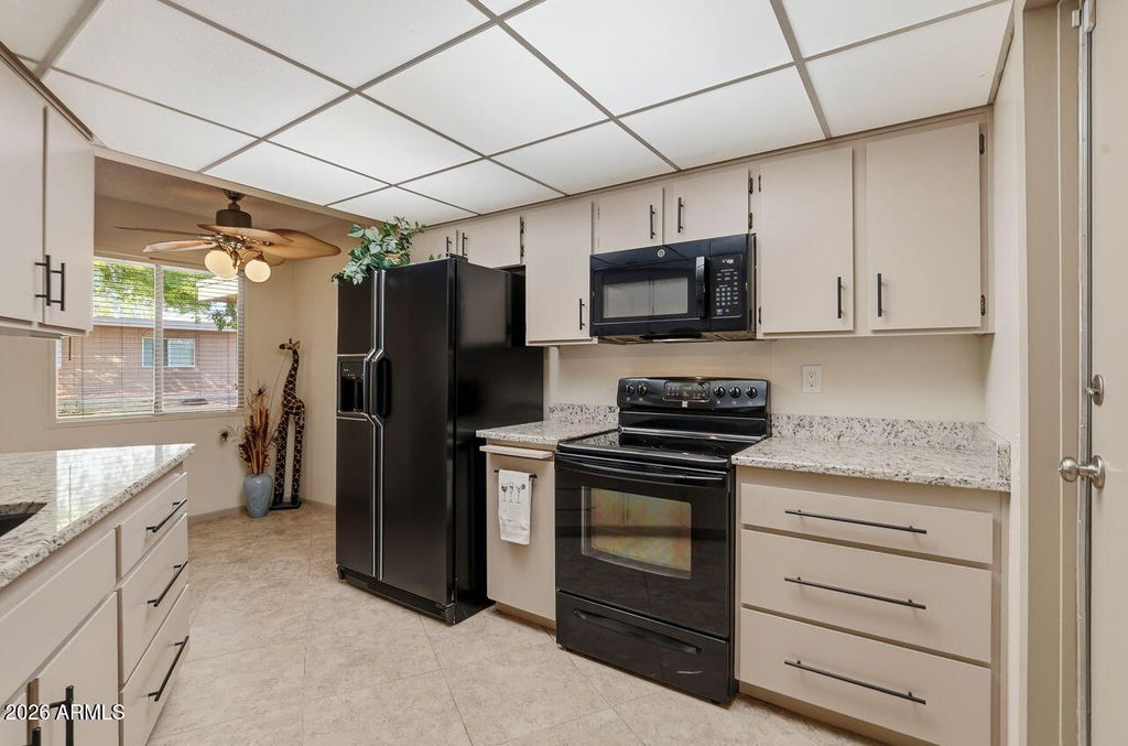 Image 6 of property listing at 13659 N 109TH Avenue, Sun City, AZ 85351