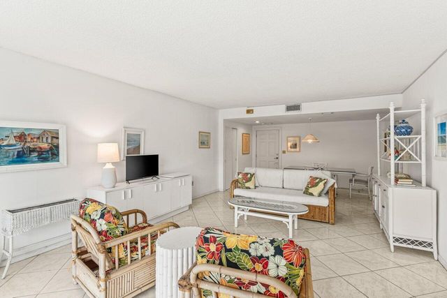 2774 S Ocean Boulevard 206, Palm Beach, FL 33480