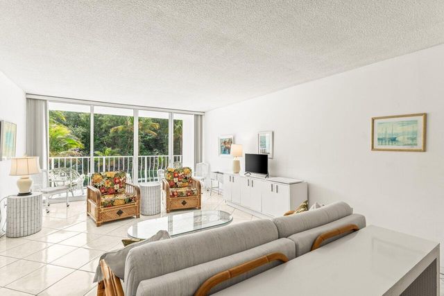 2774 S Ocean Boulevard 206, Palm Beach, FL 33480