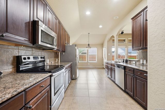 15708 Dell Ln, Selma, TX 78154
