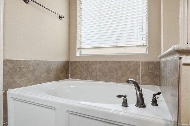 15708 Dell Ln, Selma, TX 78154