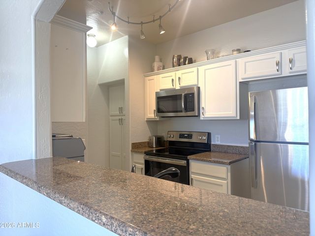 2950 W LOUISE Drive 208, Phoenix, AZ 85027