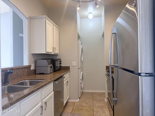 2950 W LOUISE Drive 208, Phoenix, AZ 85027