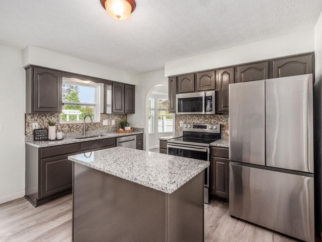 4638 Thornoak Drive, Grove City, OH 43123