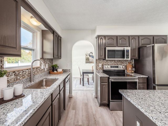 4638 Thornoak Drive, Grove City, OH 43123