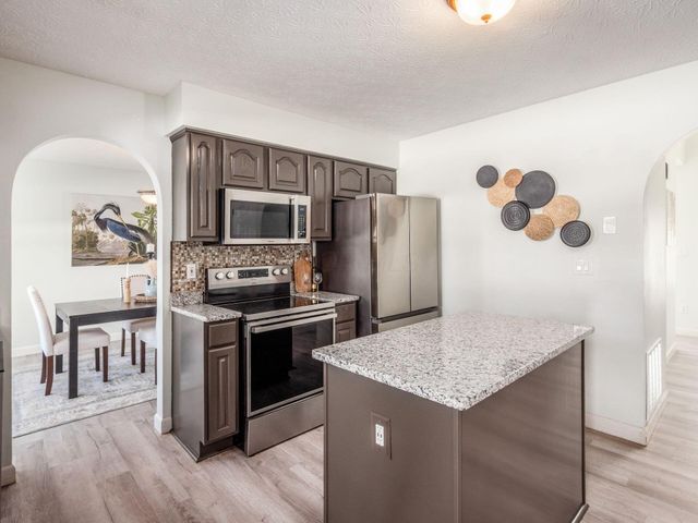 4638 Thornoak Drive, Grove City, OH 43123