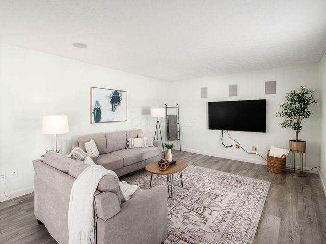 4638 Thornoak Drive, Grove City, OH 43123