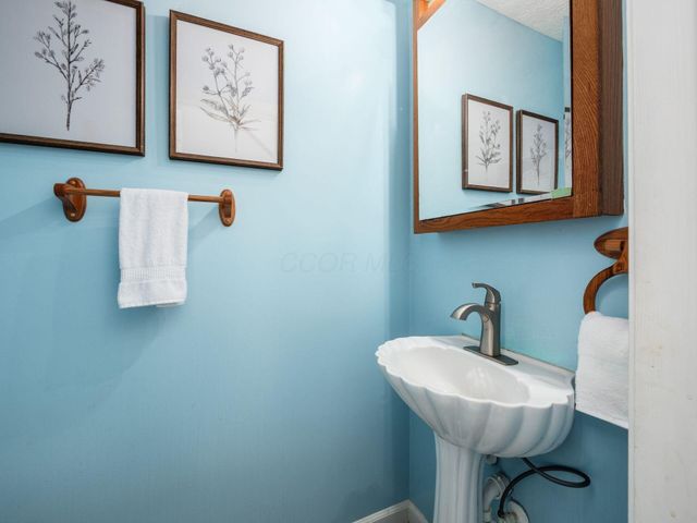 4638 Thornoak Drive, Grove City, OH 43123