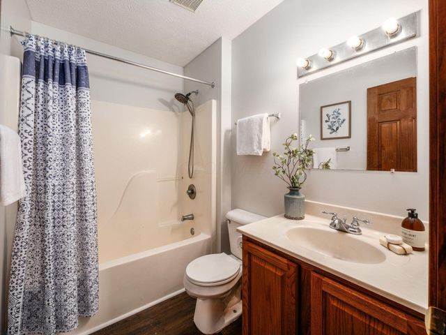 4638 Thornoak Drive, Grove City, OH 43123