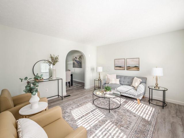 4638 Thornoak Drive, Grove City, OH 43123