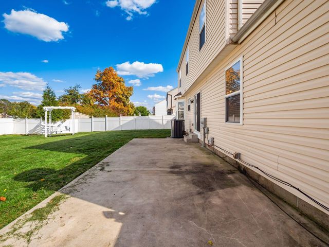 4638 Thornoak Drive, Grove City, OH 43123