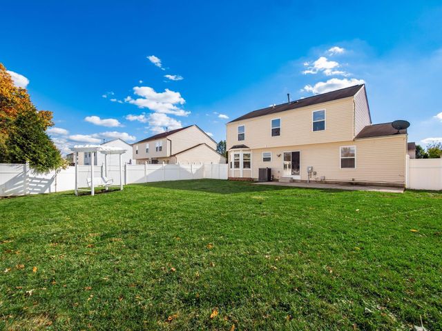 4638 Thornoak Drive, Grove City, OH 43123