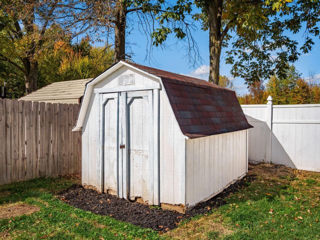 4638 Thornoak Drive, Grove City, OH 43123