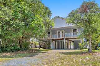 122 NE 33rd Street, Oak Island, NC 28465