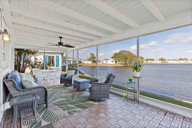 9785 MAINLANDS BOULEVARD W 1-B, Pinellas Park, FL 33782